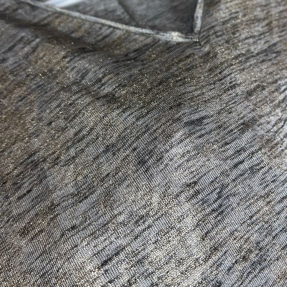 H&M| V HALS SHIRT ✨ - Picture 6 of 7